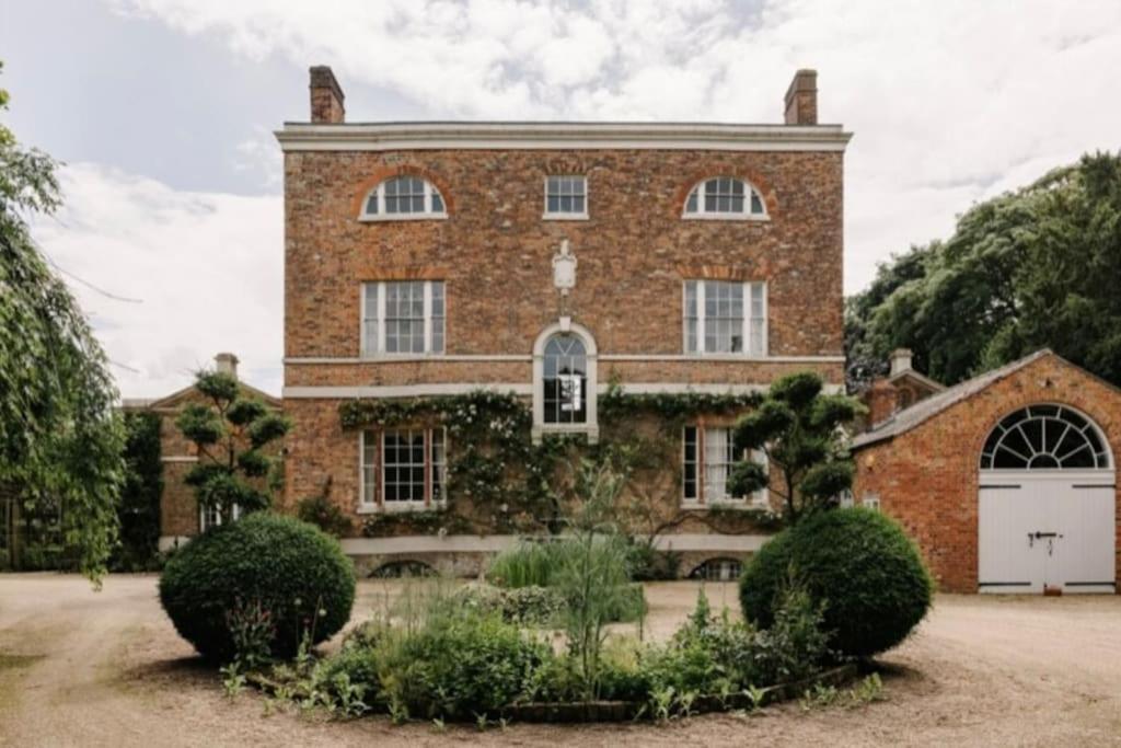 Cressy Hall - Historic Grade II Listed Manor, Gorgeous Topiary Garden Gosberton Extérieur photo