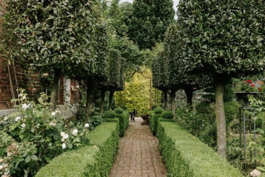 Cressy Hall - Historic Grade II Listed Manor, Gorgeous Topiary Garden Gosberton Extérieur photo